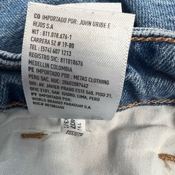 American Eagle Straight Mom High Rise Light Wash Blue Jeans Distressed Pockets 2 - Picture 15 of 16